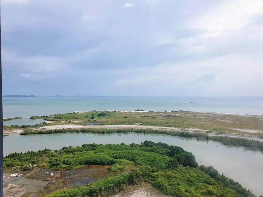 Sunsetfullyseaview#Netflix#Sofabed#Freecarprk#4Pax#Privatebathtub#Imperioresidence Malacca Malaysia